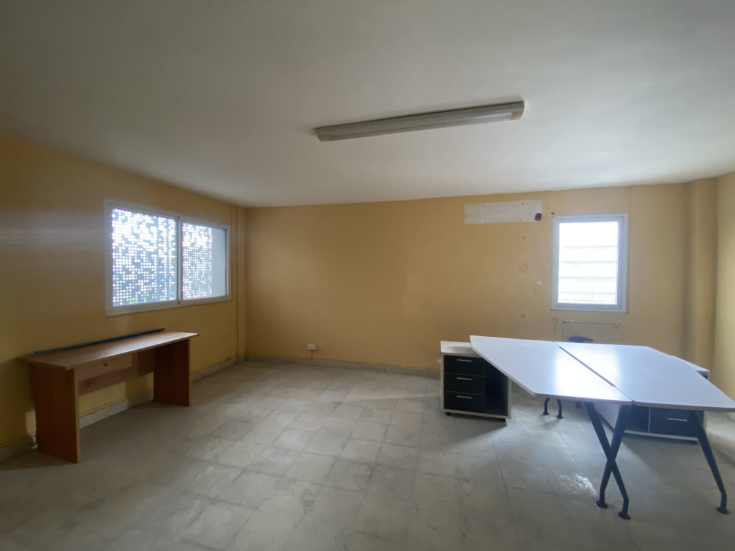 Flexible meeting and workspace with natural light Plaza 50 Panama City office