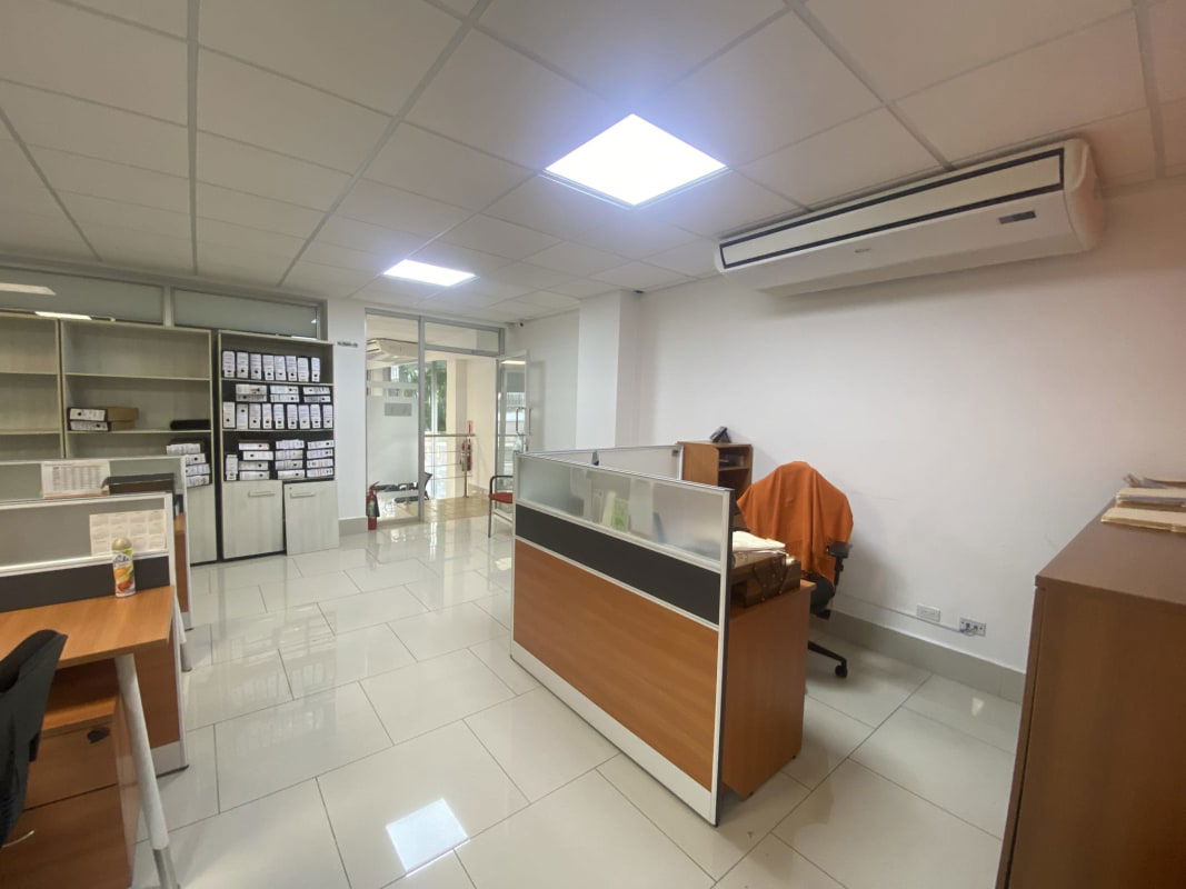 Conference room with wooden table chairs AC tile floors PH El Cangrejo Panama