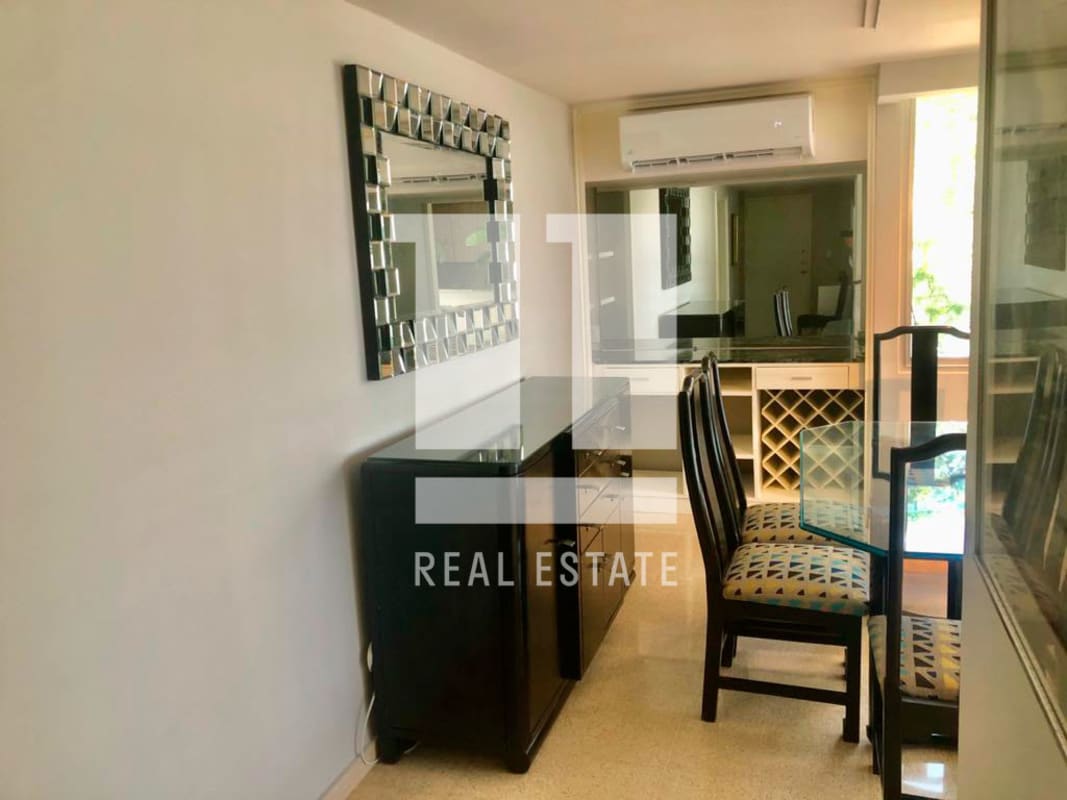 Dining room with marble floors and balcony view in PH Parque Marbella Panama