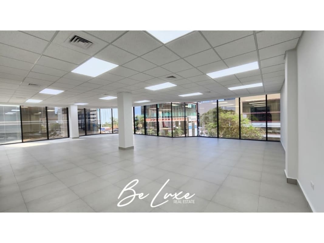 Large open workspace ideal for corporate use at Plaza Obarrio business center Panama City