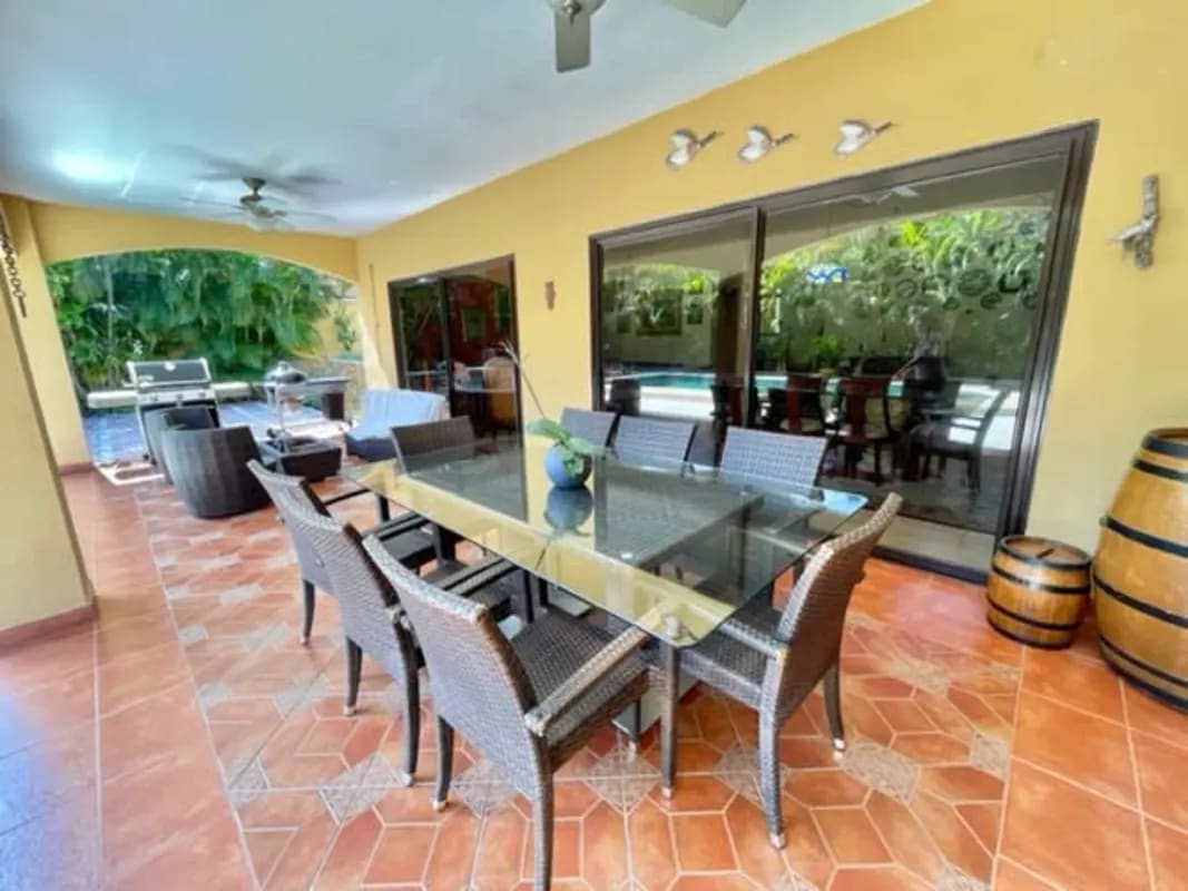 Luxury 4BR House with Pool in Residencial Antigua Costa del Este - View 3