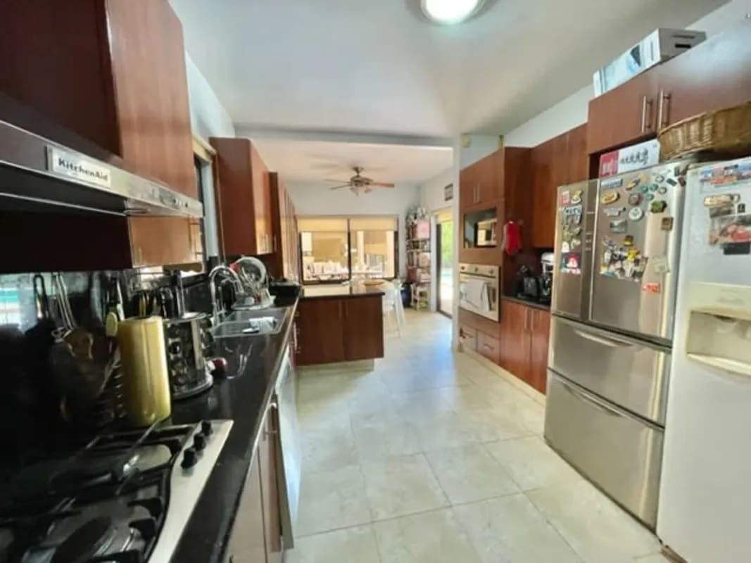 Luxury 4BR House with Pool in Residencial Antigua Costa del Este - View 4