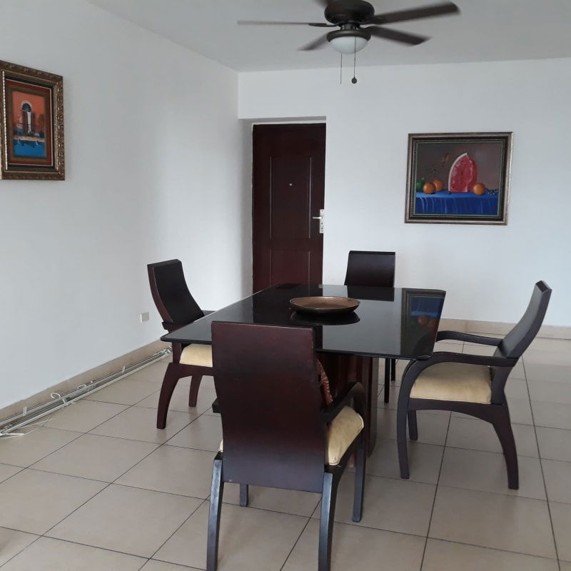 Spacious dining room with ceiling fan, wood chairs and glass table in PH San Francisco 67 Panama