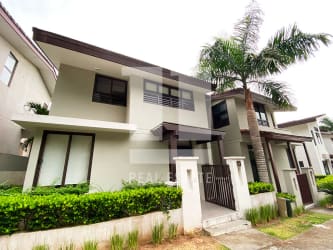 Dining space with garden access and modern design PH Nativa