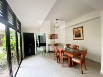 Modern kitchen with granite counters and cabinetry in PH Nativa