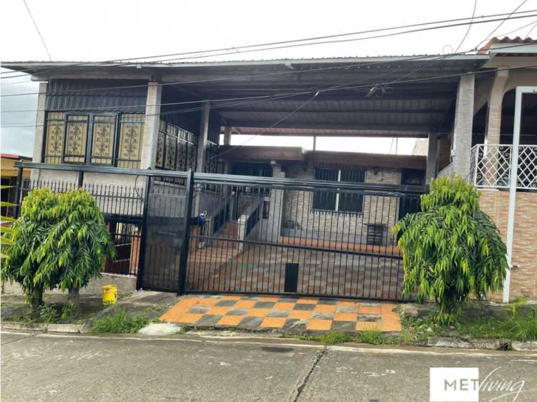 Two-story residential house with iron fence, covered carport and garden Cerro Viento San Miguelito