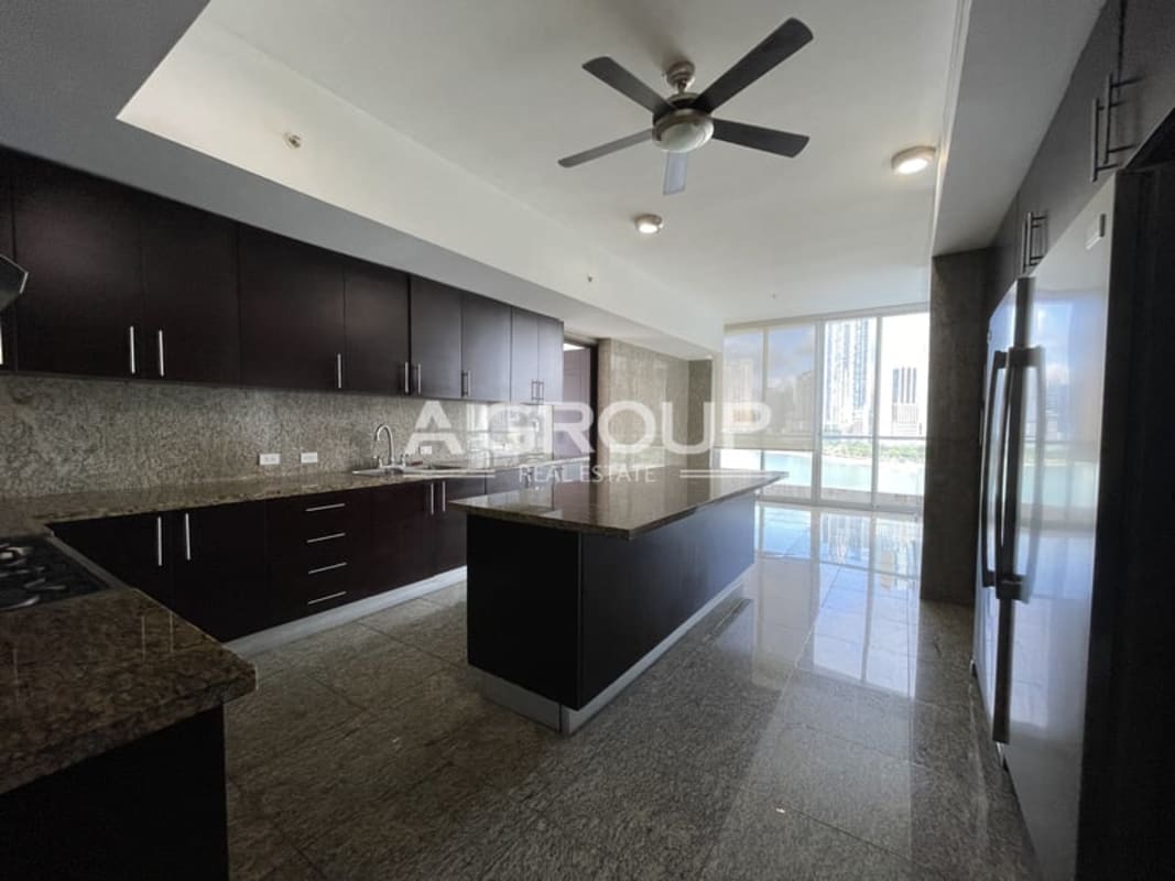 Open floor living room with floor-to-ceiling glass overlooking Panama Bay at The Point Punta Paitilla