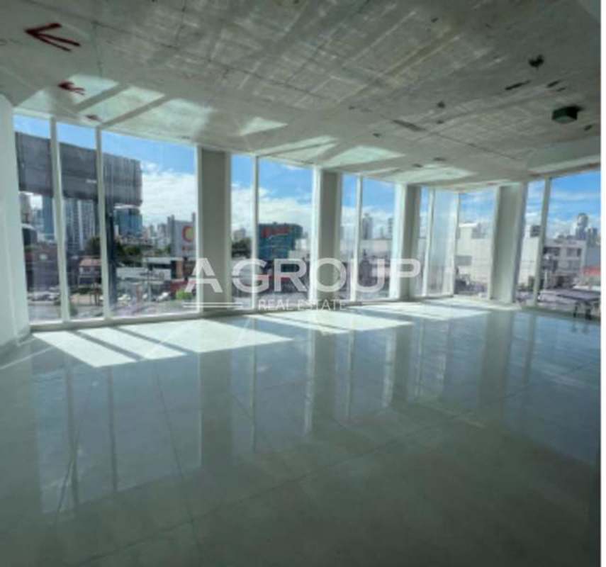 Spacious unfinished office with high ceilings and city views in Calle 50