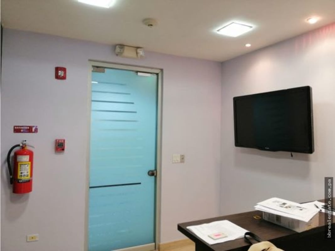 Private corporate office furnished with executive desk and city view in Torre de las Américas Panama