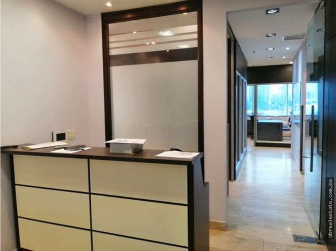 Spacious conference room with glass walls seating 10 in Torre de las Américas Panama