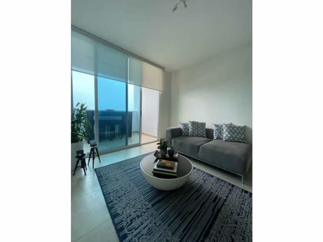 Main bedroom with large window, walk-in closet and natural light PH H2O Avenida Balboa