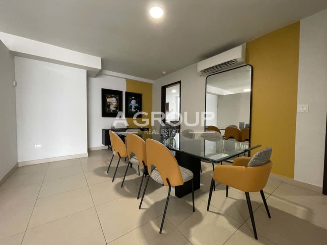 Master bedroom with city view, built-in wardrobe and ensuite bathroom in Country Club Panama