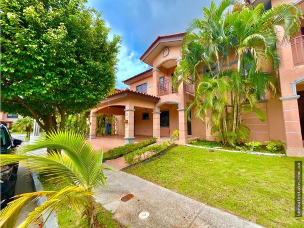 Home office or family den space with AC and tile floors in PH Versalles Costa Sur Panama