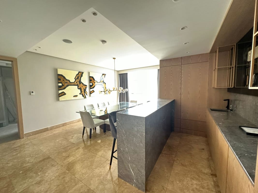 Relaxed family area with contemporary furniture and natural light at PH Q Tower Punta Pacifica