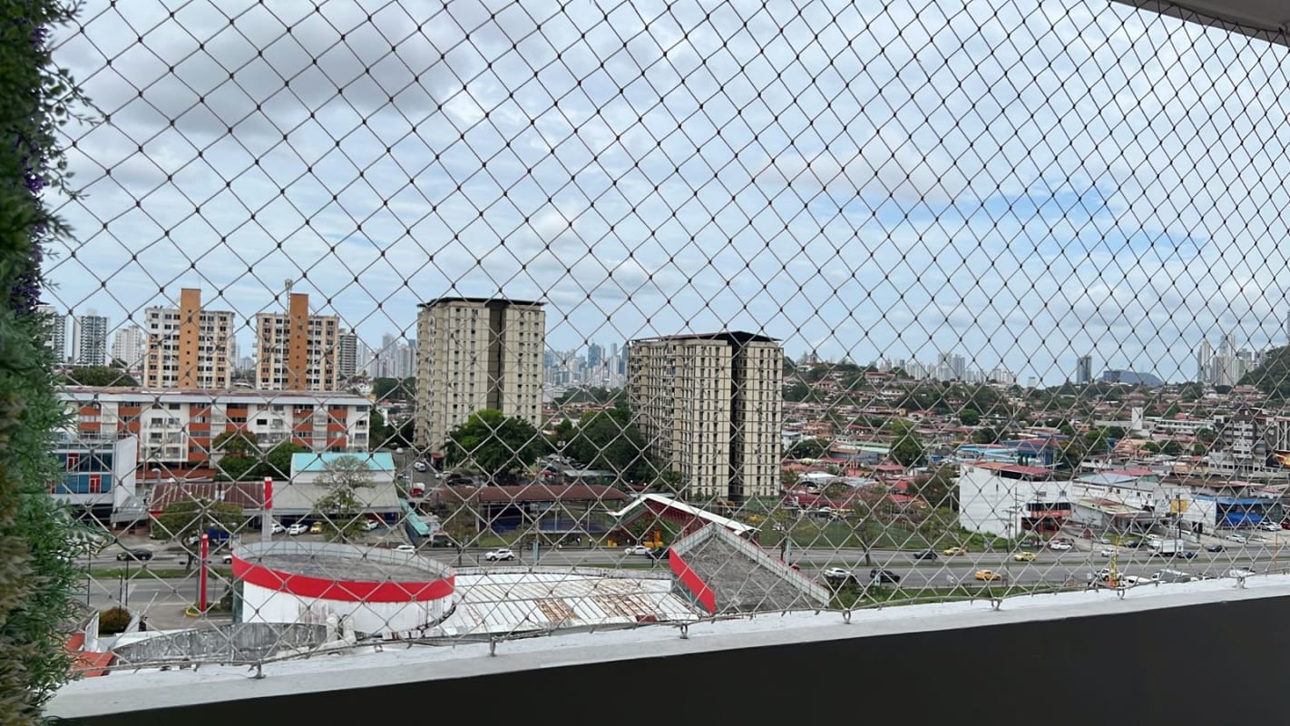 3BR Apartment with Balcony & Pool Condado del Rey