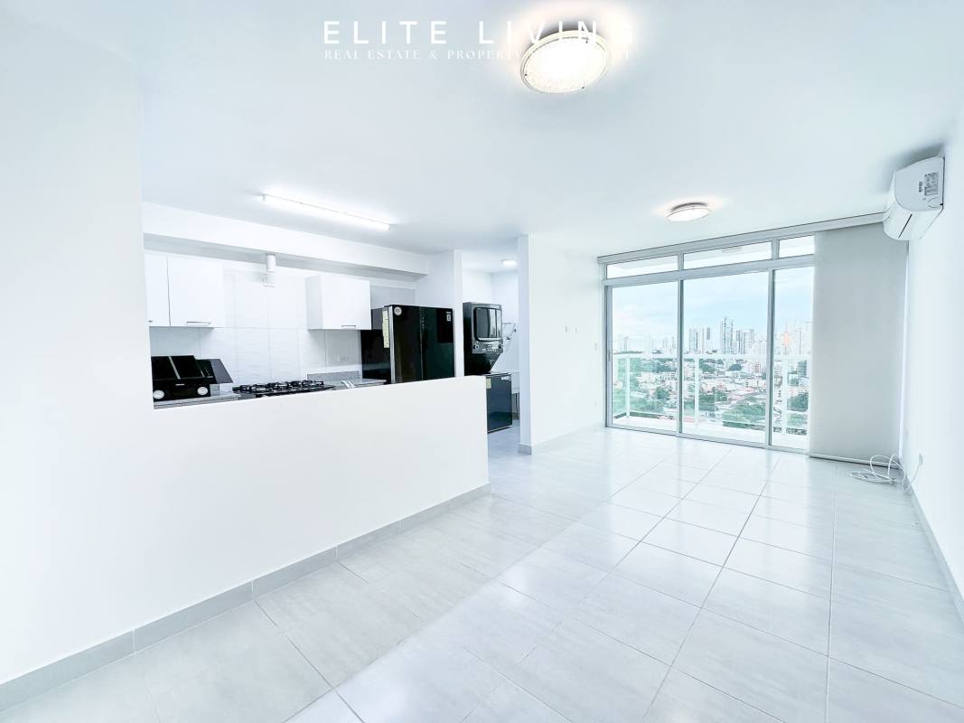 Balcony with panoramic skyline view at PH Metropolitan Park in Panama City