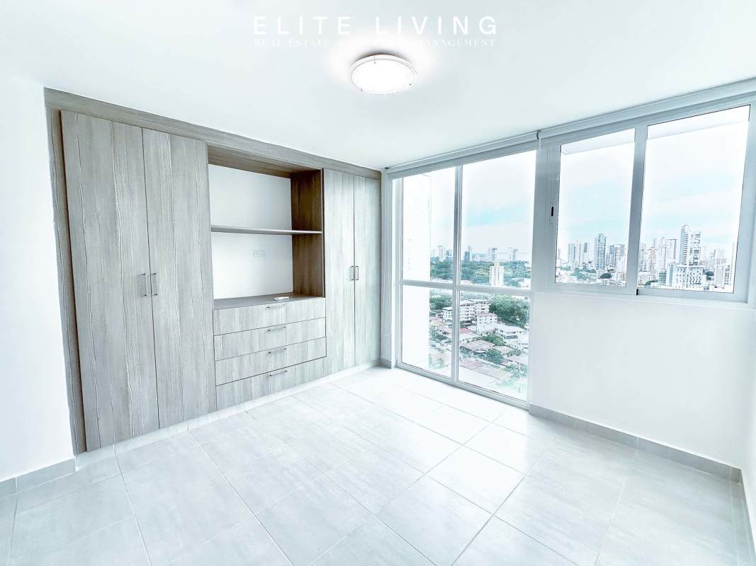 Bedroom with large windows, panoramic city views at PH Metropolitan Park Panama