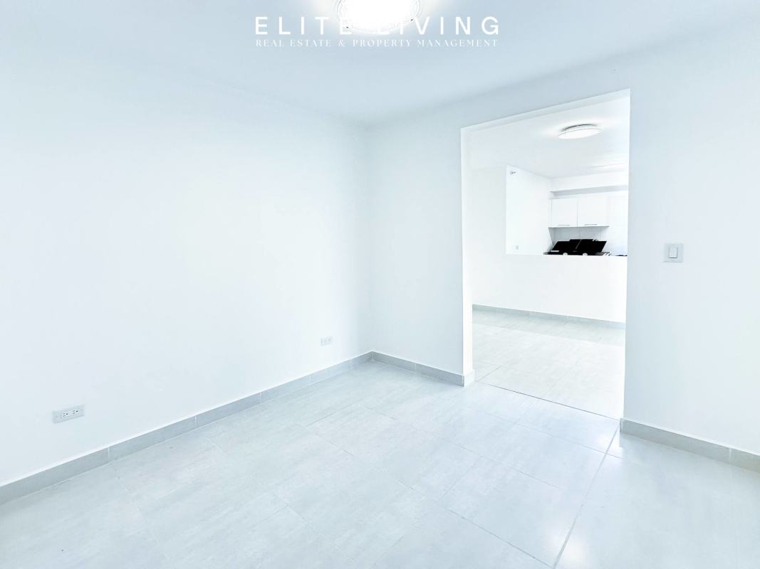 Kitchen with granite counters, appliances and cabinets at PH Metropolitan Park Panama