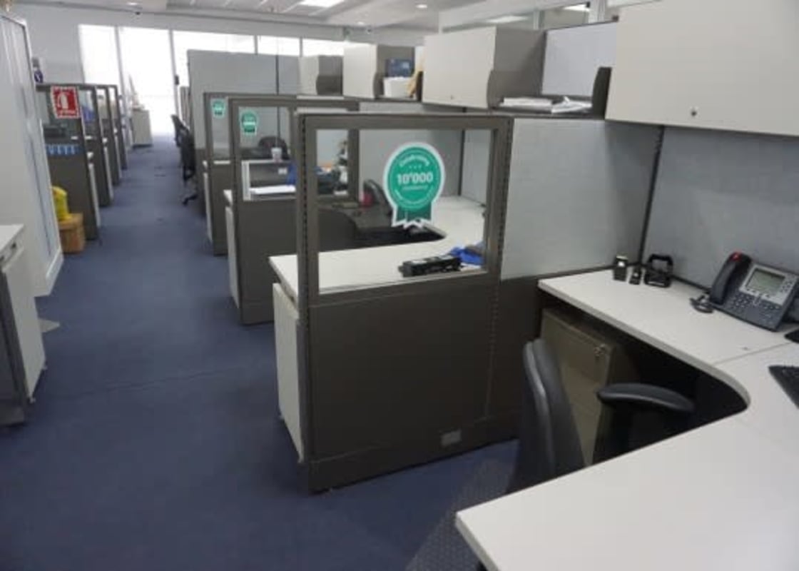 Cubicles and meeting rooms modern commercial office Prime Tower Costa del Este