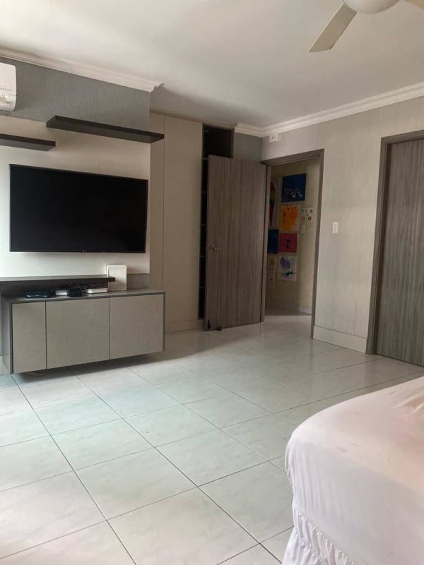Bedroom with built-in closet split AC in PH Obarrio for rent Panama City
