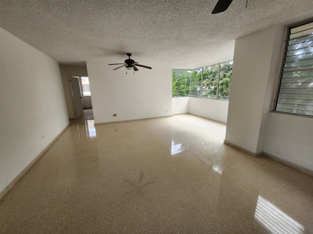 Living area tiled floors large windows ceiling fan PH La Alameda apartment for sale Panama