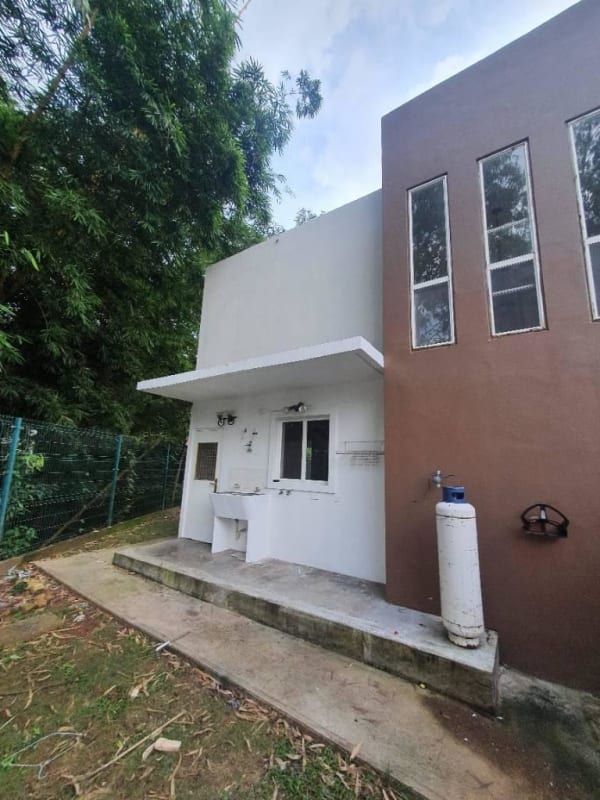 Patio laundry area with utility sink and gas tank PH Everest Panama