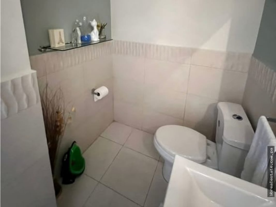 Modern bathroom with ceramic tiling, granite countertop vanity in house Las Acacias Panama