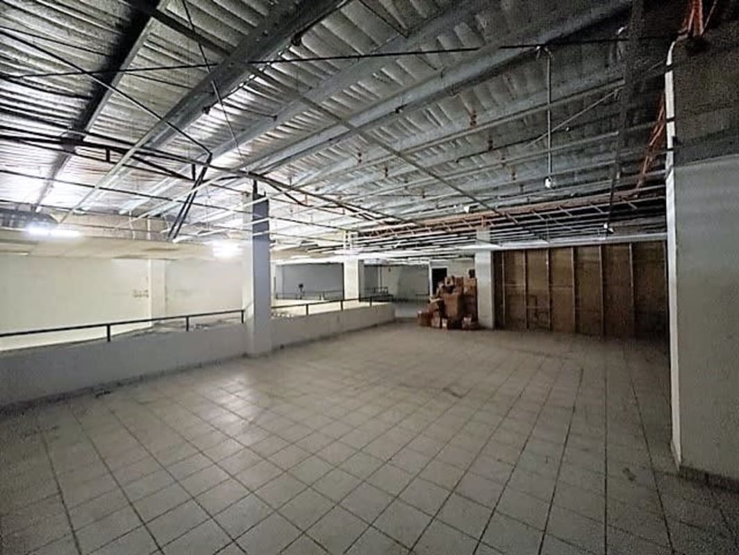 Spacious unfinished commercial space with open plan and natural light in Plaza Carolina Juan Díaz Panama