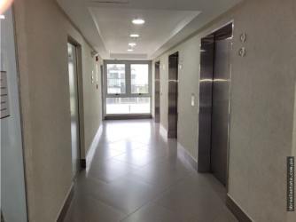 Elevator lobby with modern design and tiled floor in PH Prime 507 Llano Bonito Panama City