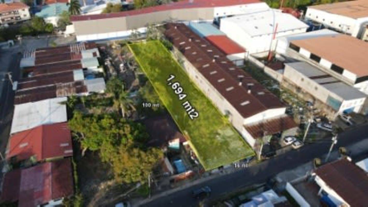 Satellite image of 1,664m² urban commercial lot in Río Abajo industrial zone Panama City