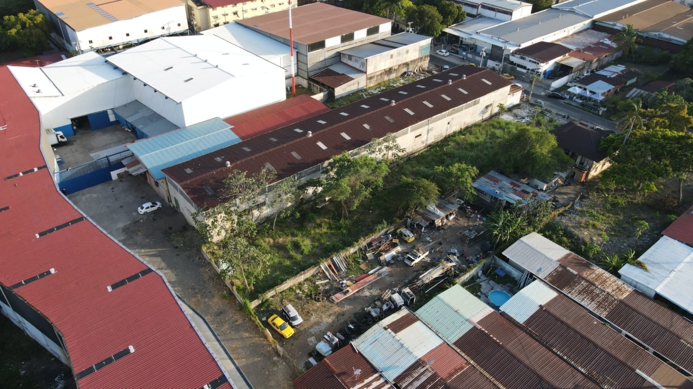 Commercial land surrounded by large warehouses in Río Abajo industrial district Panama