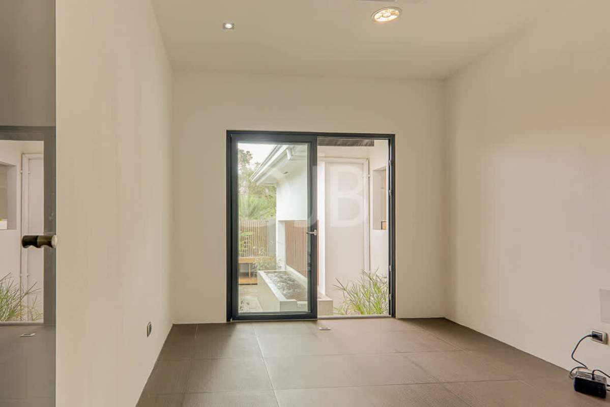 Luxury backyard with saltwater swimming pool, lush lawn and patio in Club de Golf Panama