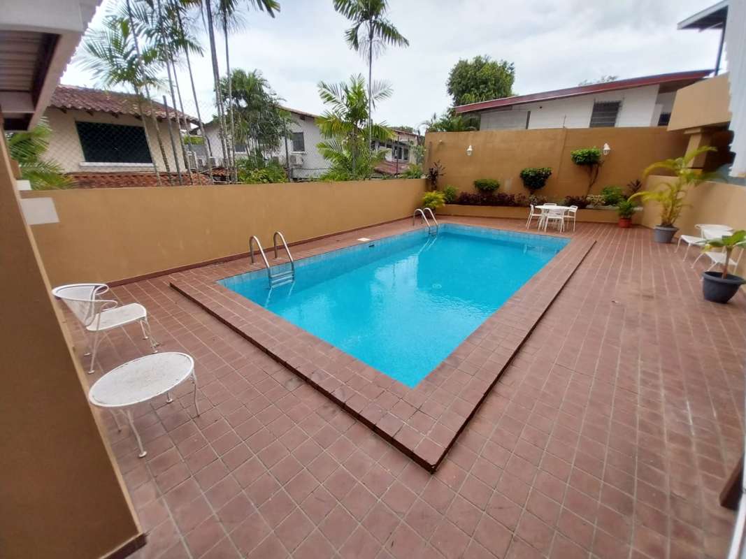 Facade of PH La Alameda Residences mid-rise condo in Panama City