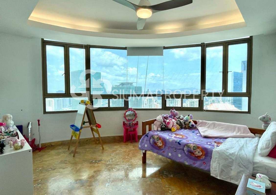 Modern living room with marble floors, large windows, sea and skyline view in PH Ocean Park Punta Pacífica Panama