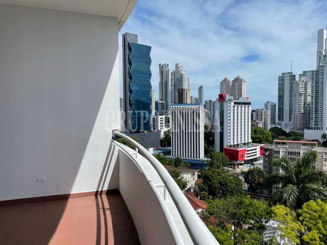 Kitchen with granite countertops and modular cabinetry PH La Cresta Palace Panama