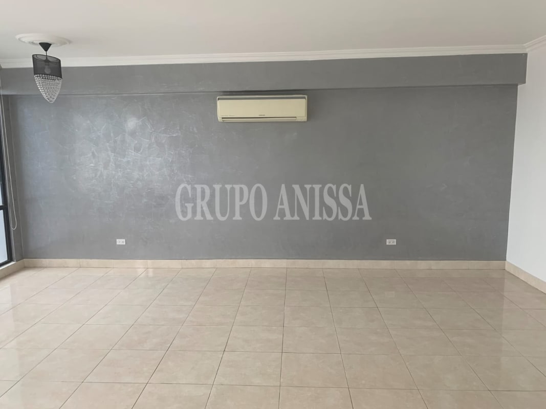 Bright living room with panoramic windows, ceramic floor, neutral finishes overlooking Panama City from PH Dos Mares