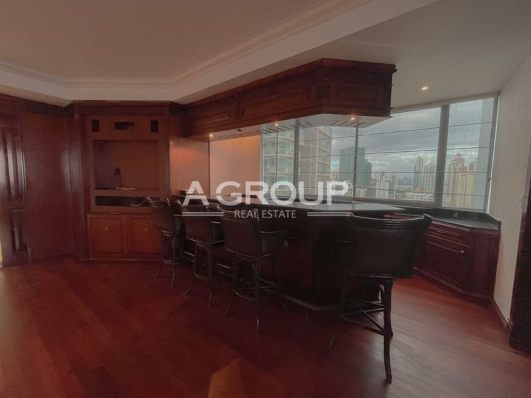 Traditional foyer with marble detail and double wooden doors in PH Tuscany Tower Penthouse Panama