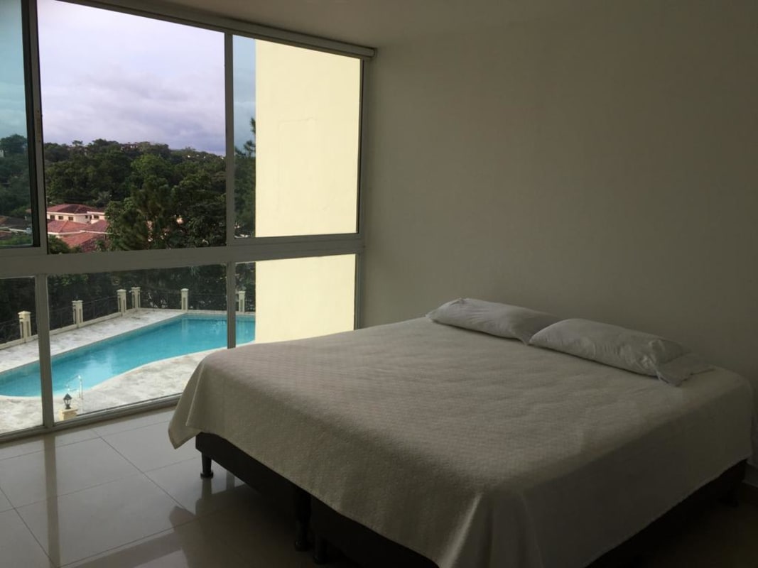 Secondary bedroom with built-in closet, AC and large window with city view in PH Pine Hills Albrook Panama