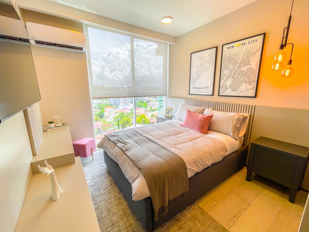 Bedroom with large window, city view, smart lighting, PH La Loma Panama