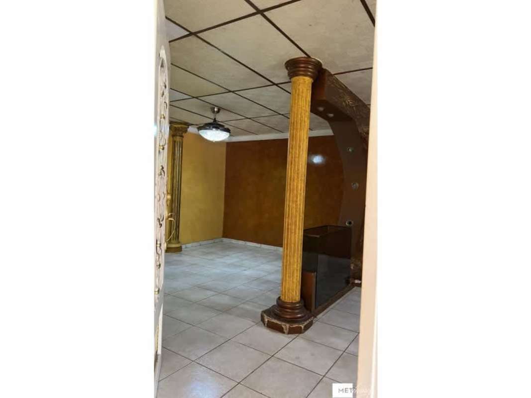 Open living dining room with ornate golden columns, tiled floors, Altos de Plaza Tocumen Panama