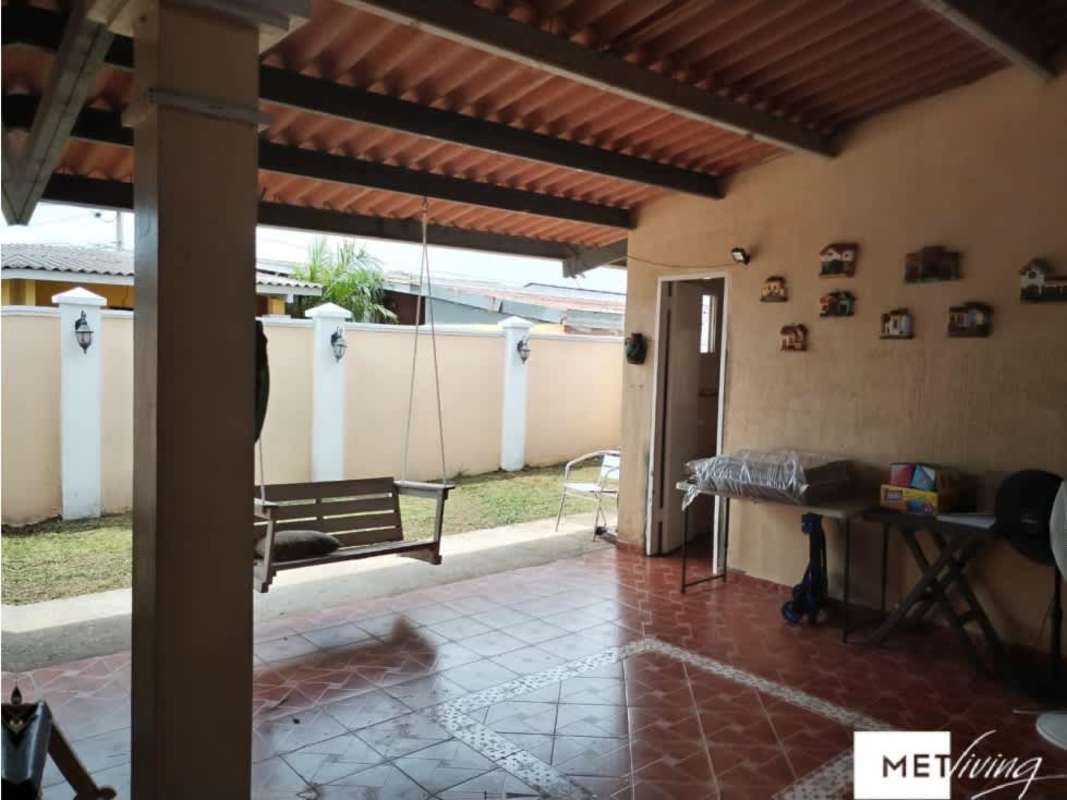 Covered terrace with tiled floor, swing bench at Dorasol San Antonio Panama rental