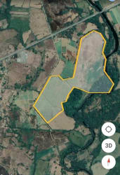 Drone image highlighting 81 hectares of farmland in Natá Coclé near Inter-American Highway with fields and wooded patches