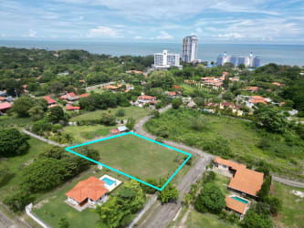 Aerial image showing corner lot close to Coronado beach with marked outline