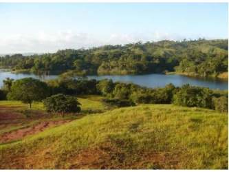 Open land leading to Gatun Lake on large development lot