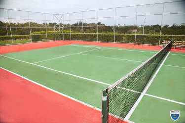 Outdoor tennis court fenced, green surroundings in Valle Village El Espino Panama