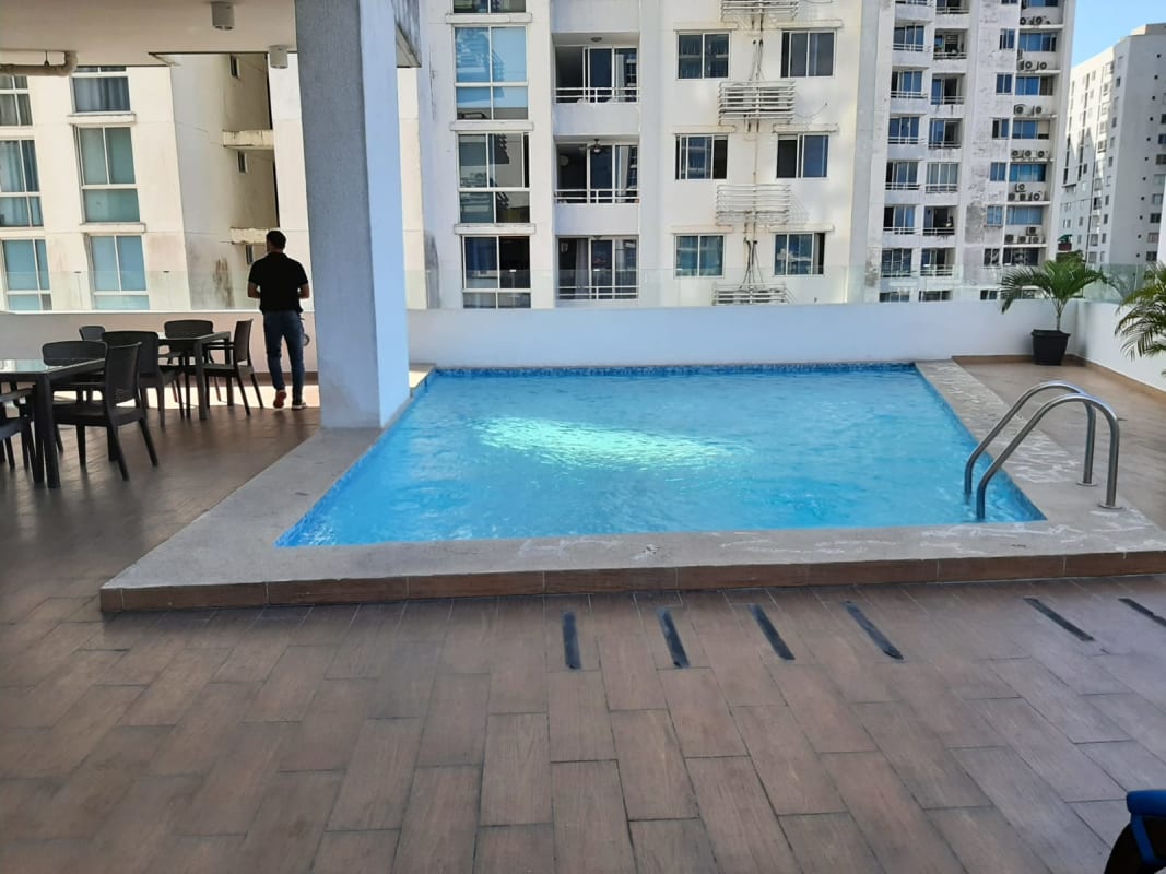 Condominium rooftop pool with lounge and panoramic city views PH Parque Lefevre