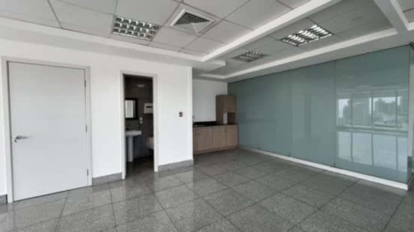 Exterior image of PH BICSA Financial Center skyscraper in Panama City, Avenida Balboa