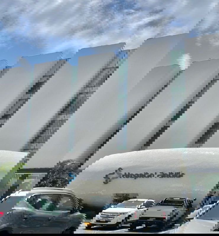 View of Hospital Paitilla exterior next to PH Consultorios Médicos Paitilla in Punta Pacifica Panama