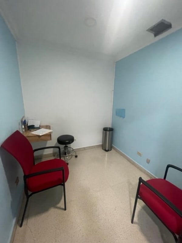 Consultation room setup in PH Consultorios Medicos Paitilla for sale Punta Pacifica Panama