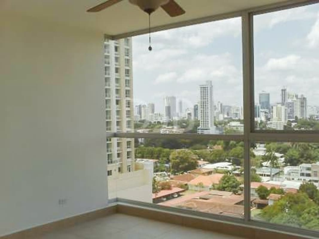 Large bright interior with panoramic windows in PH San Francisco Tower Panama